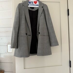 Maxwell XXS, Checkered Blazer